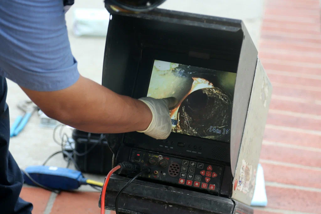 Professional sewer line and drain cleaning service in Holiday, Florida